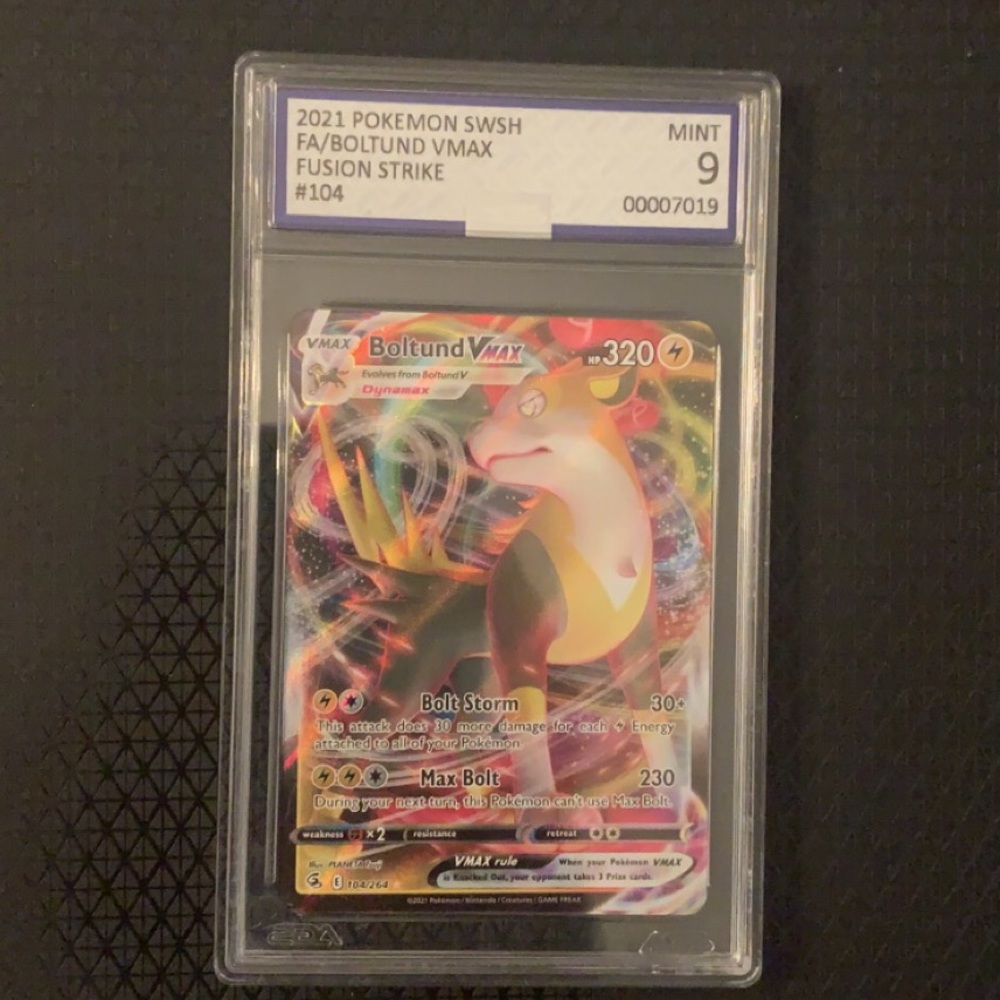 Boltund Vmax 104/264 Fusion Strike (2021) Pokemon Card